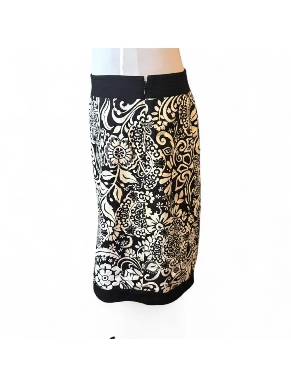 Ann Taylor skirt 100% cotton, size 8